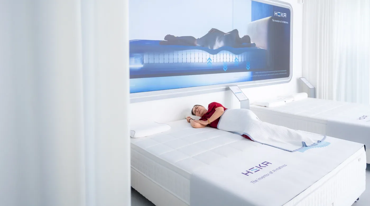A customer trying the HEKA AI Mattress in a private room at the HEKA Experience Center Sala