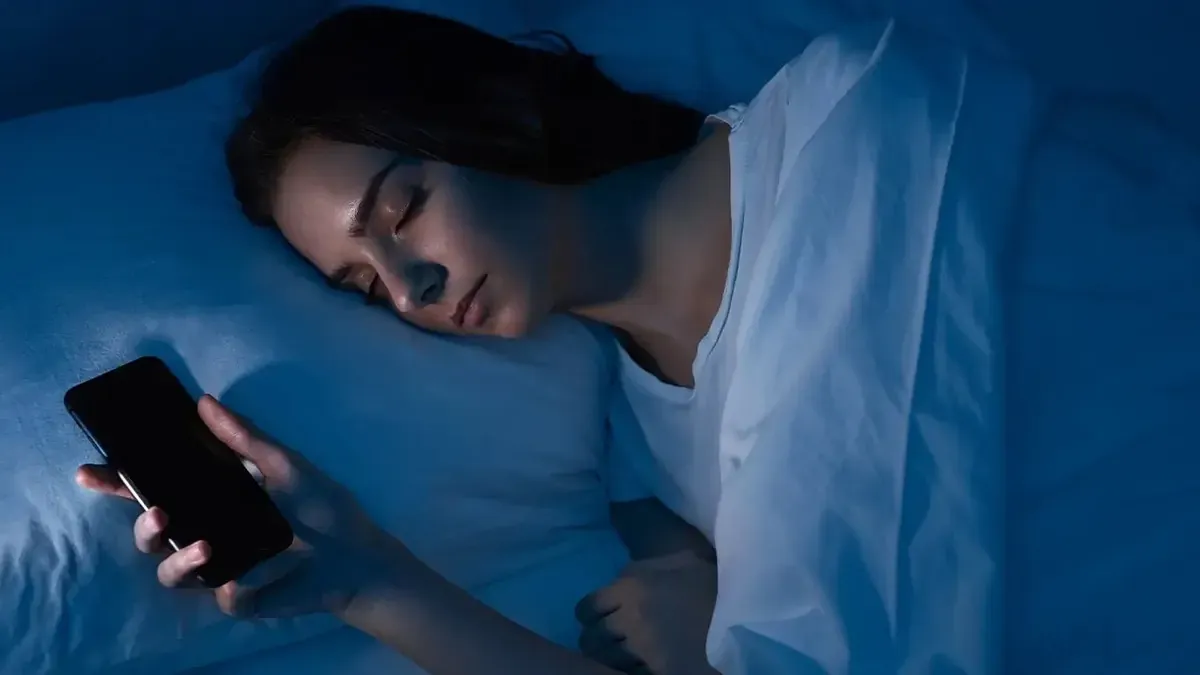 Cai các thiết bị điện tử trước giờ ngủ có thể giúp bạn không bị quá mệt, và sẽ không bị bóng đè