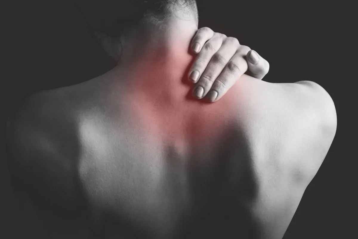 Triệu chứng nhận biết đau mỏi cổ vai gáy