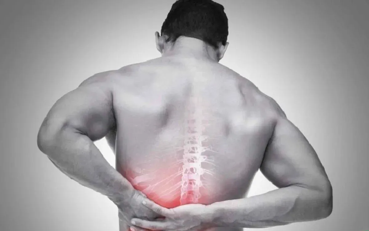 Đau lưng bên trái là cảm giác đau, khó chịu ở vùng lưng bên trái