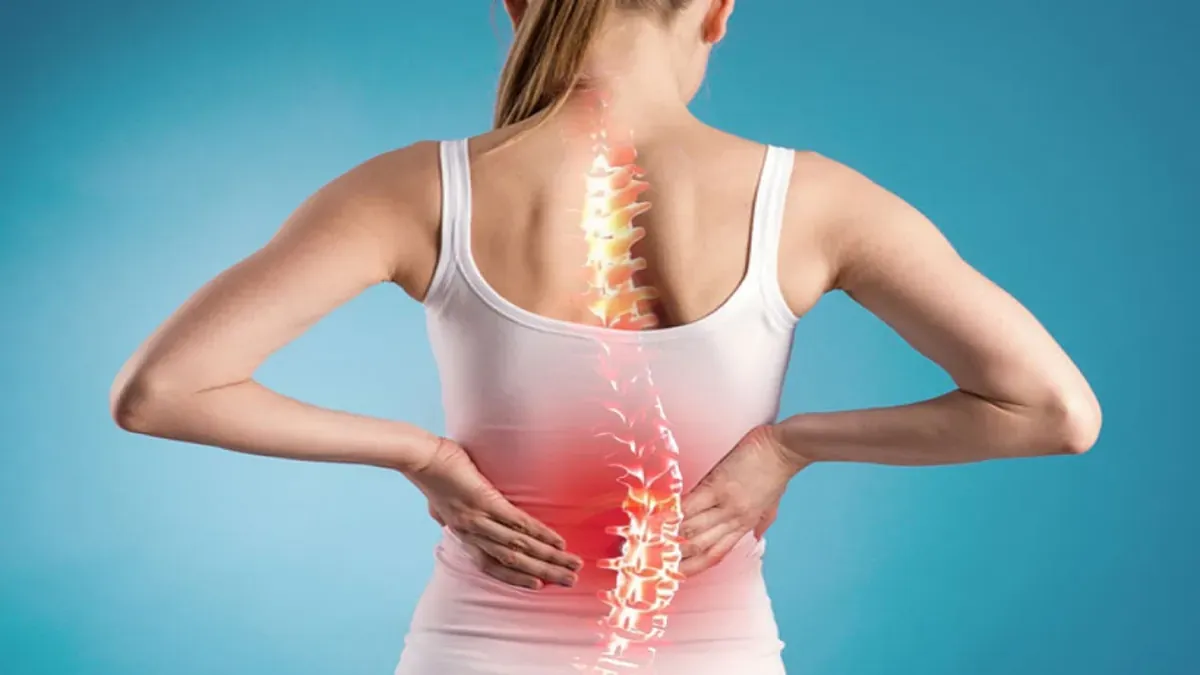 Triệu chứng đau vùng thắt lưng bao gồm nhiều biểu hiện từ âm ỉ đến đau nặng kéo dài