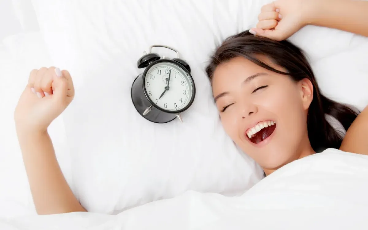 Trạng thái tỉnh táo và đầy năng lượng vào ngày hôm sau là một thước đo quan trọng cho biết bạn đã ngủ đủ giấc hay chưa