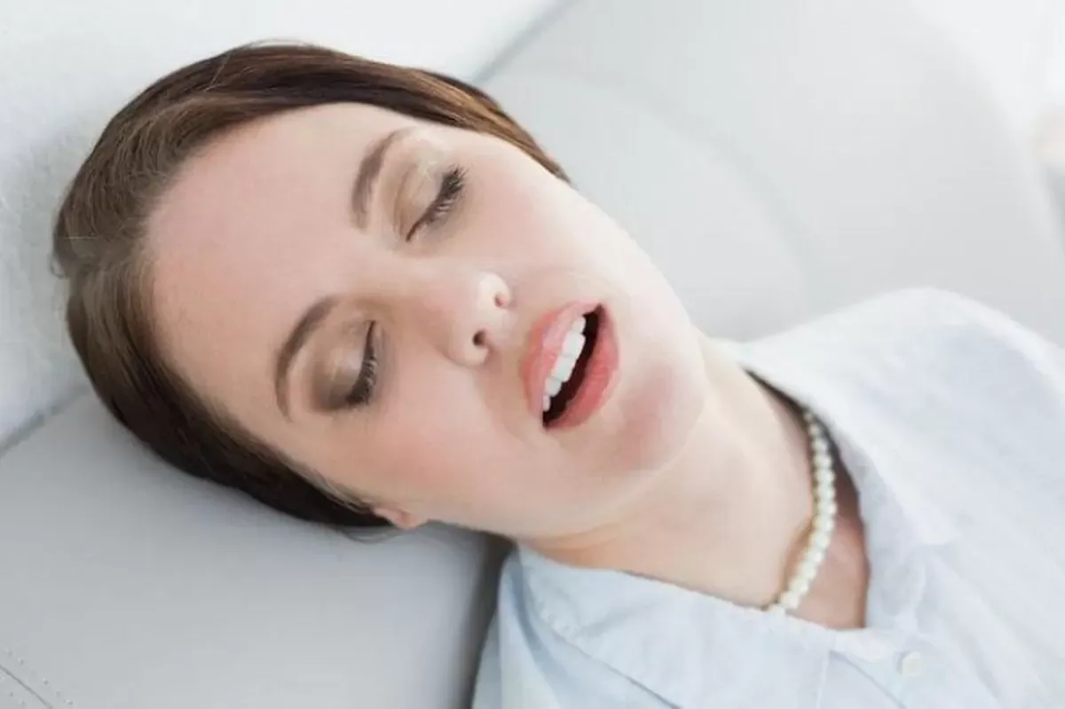 Ngủ há miệng là tình trạng một người duy trì thói quen hô hấp thông qua khoang miệng thay vì đường