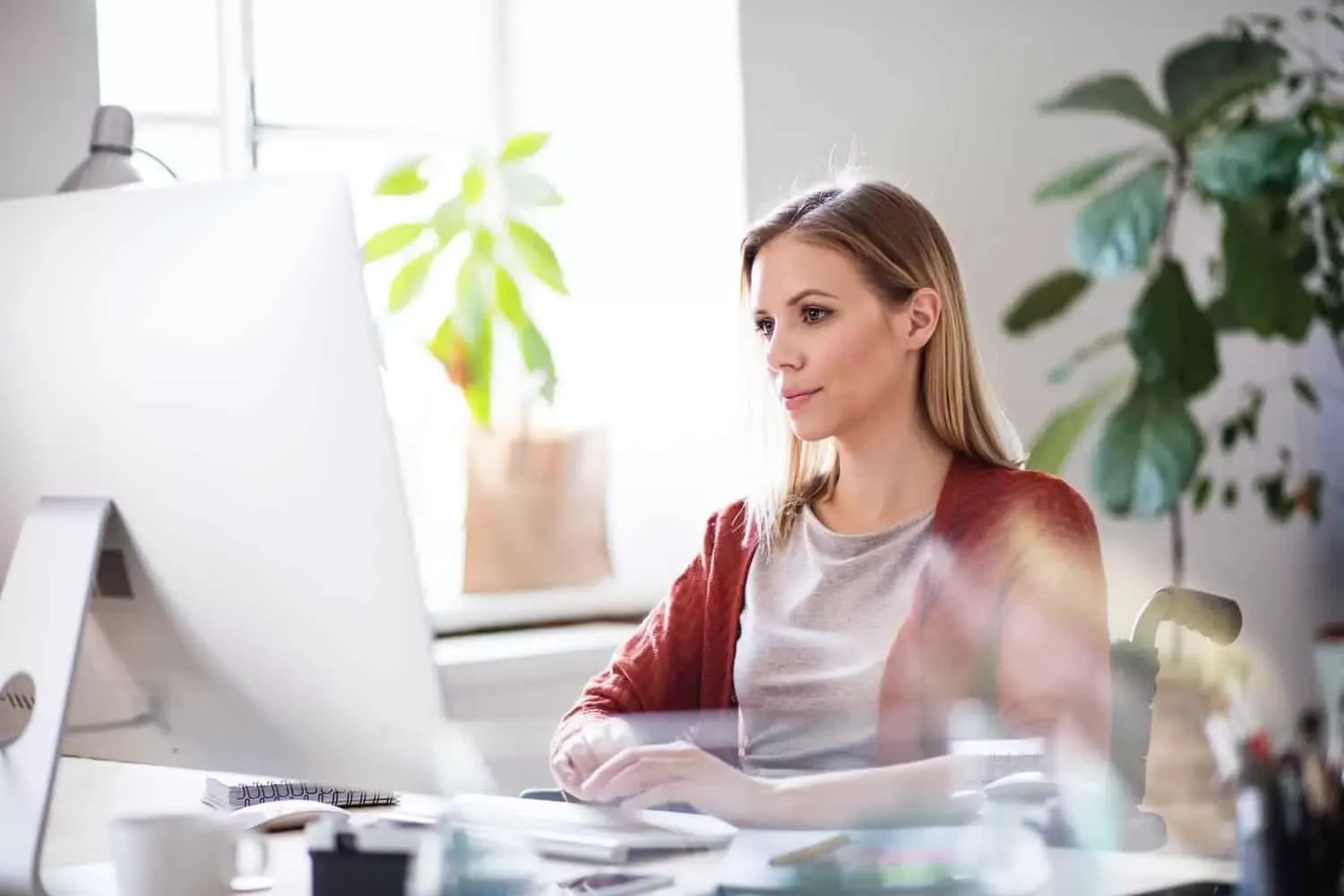 Ngủ trưa vừa đủ sẽ giúp bạn tỉnh táo cho giờ làm buổi chiều và giảm áp lực cho hệ tim mạch