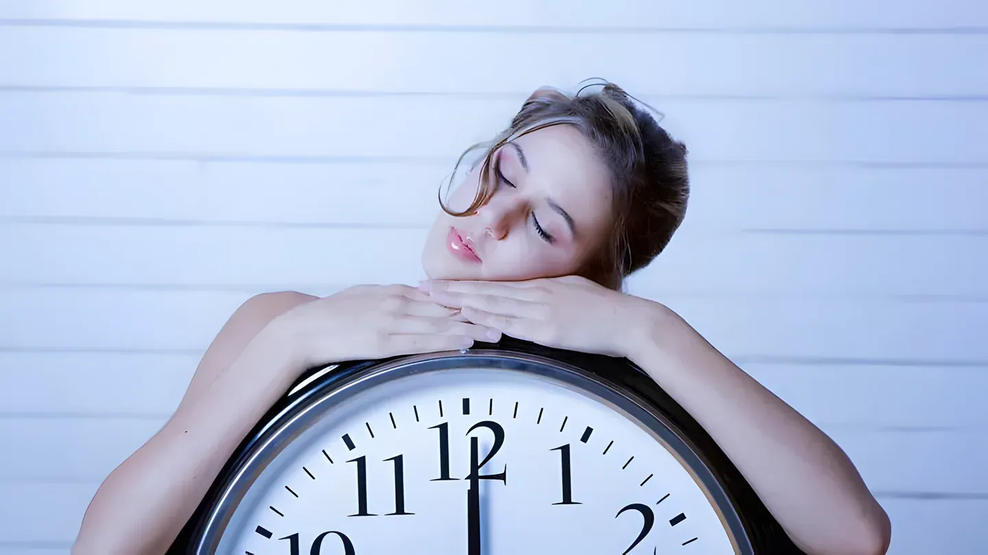 Nhịp sinh học đóng vai trò chủ chốt trong việc kiểm soát thời điểm đi ngủ và chất lượng giấc ngủ