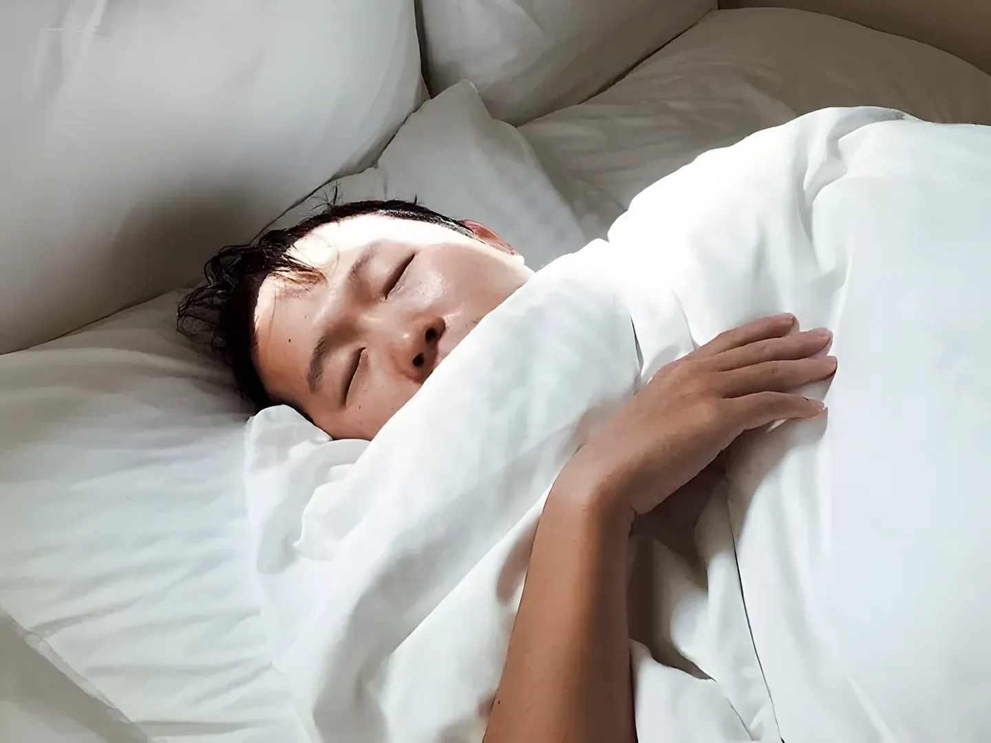 Ra mồ hôi khi ngủ mặc dù trời lạnh có nguy hiểm không