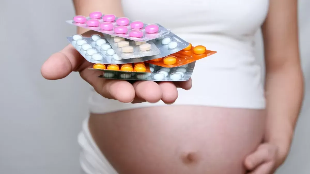 Phụ nữ mang thai và cho con bú không nên tự ý dùng tryptophan dạng thực phẩm chức năng khi chưa hỏi