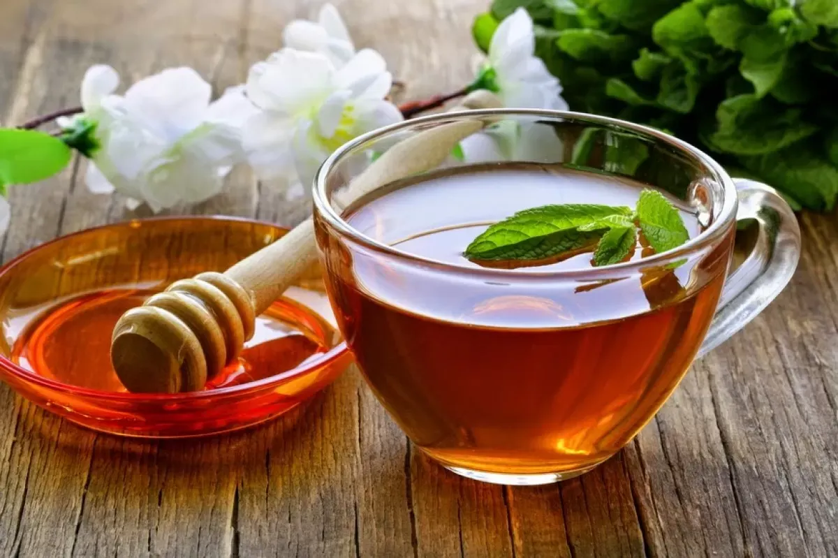 Thưởng thức một ly trà ấm mật ong trước khi ngủ sẽ giúp cơ thể bạn hoàn toàn thư giãn, dễ dàng bước